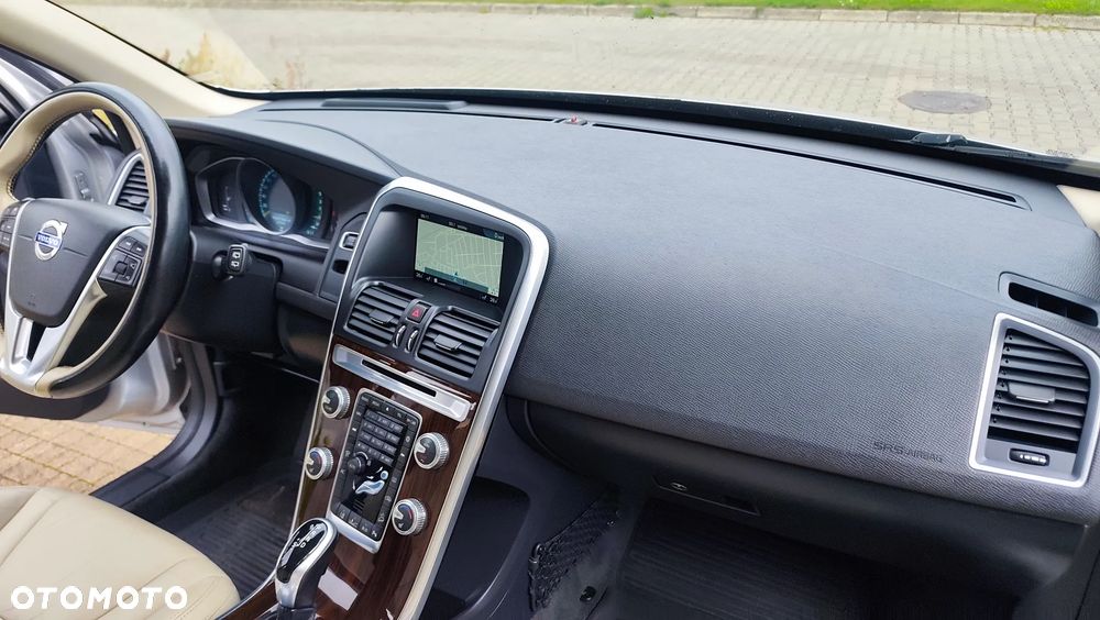 Volvo XC 60 D5 AWD Momentum - 34