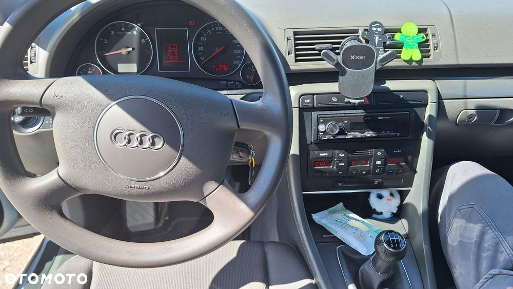 Audi A4 Limousine - 8