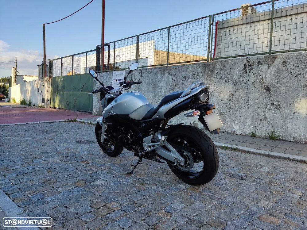 Suzuki GSR - 5
