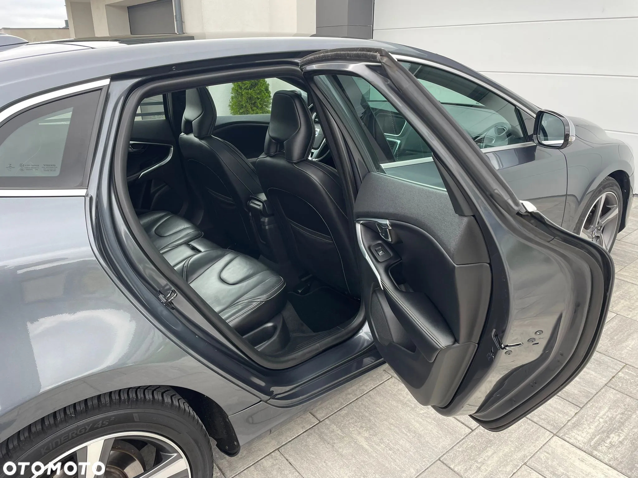 Volvo V40 D2 R-Design - 17