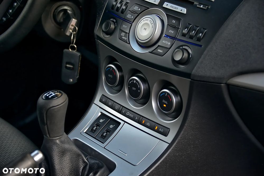 Mazda 3 1.6 Exclusive + - 28