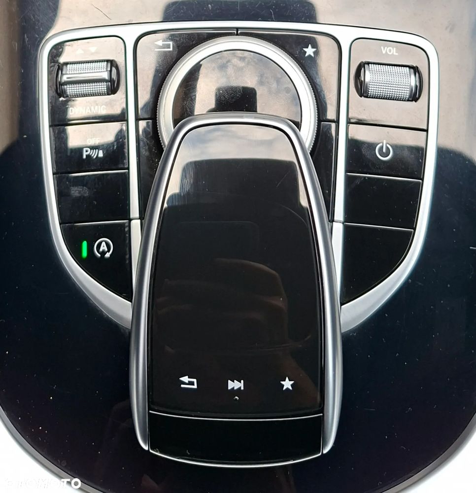Mercedes-Benz Klasa C 200 9G-TRONIC AMG Line - 21