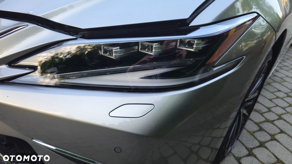 Lexus ES 300h Prestige - 32