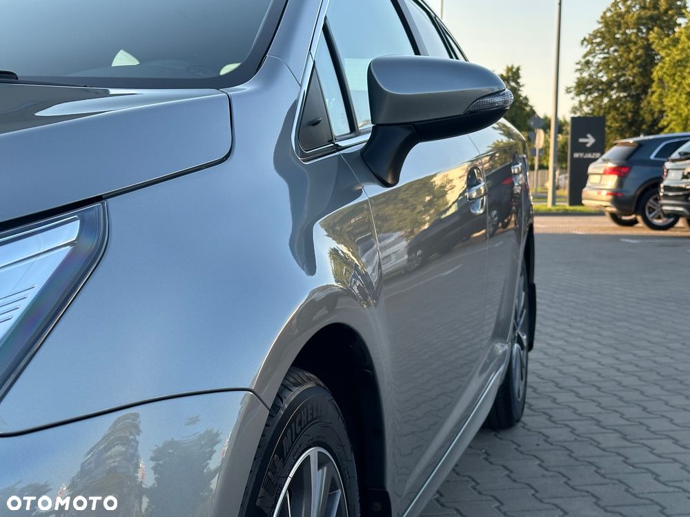 Toyota Avensis Touring Sports 1.8 Comfort - 14