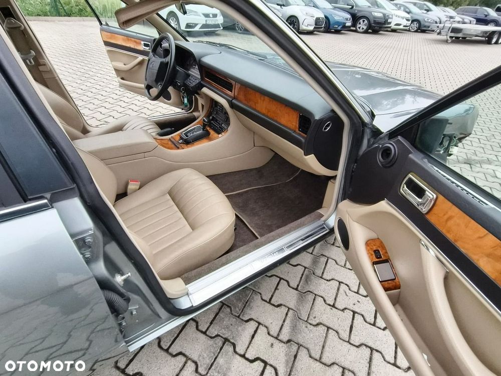 Jaguar XJ - 14