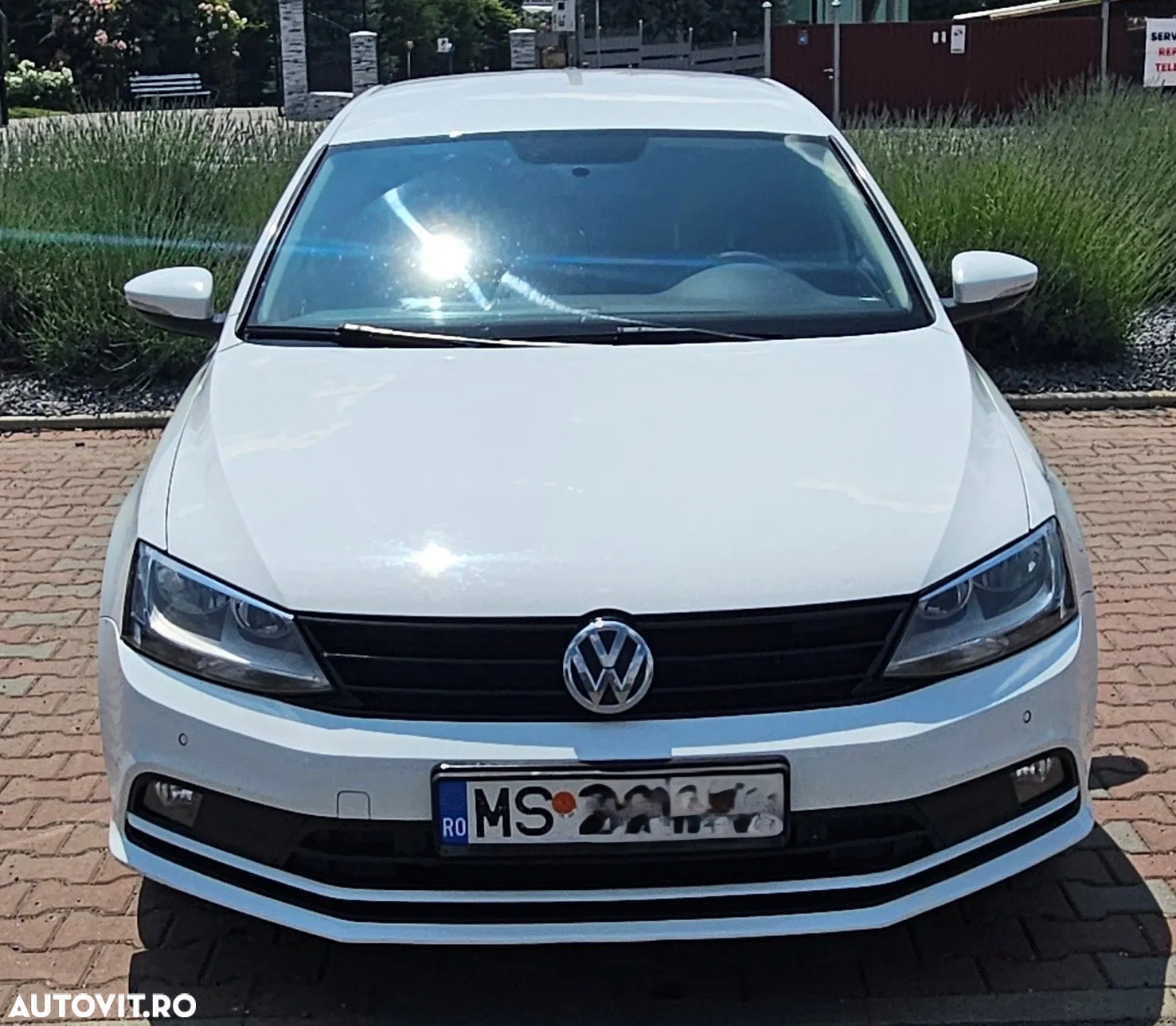 Volkswagen Jetta - 2