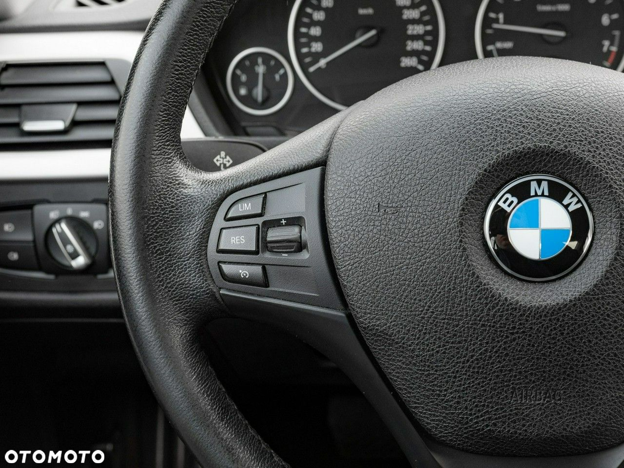 BMW Seria 3 330i xDrive Advantage - 19