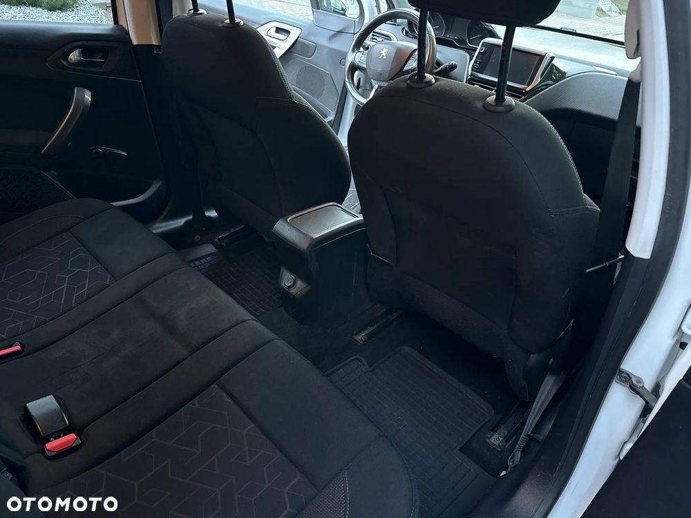 Peugeot 2008 BlueHDi 100 STOP & START Style - 12