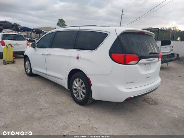 Chrysler Pacifica - 1