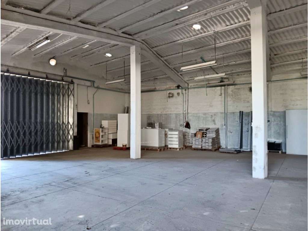 Armazém em Nogueira da Maia - Grande imagem: 2/13
