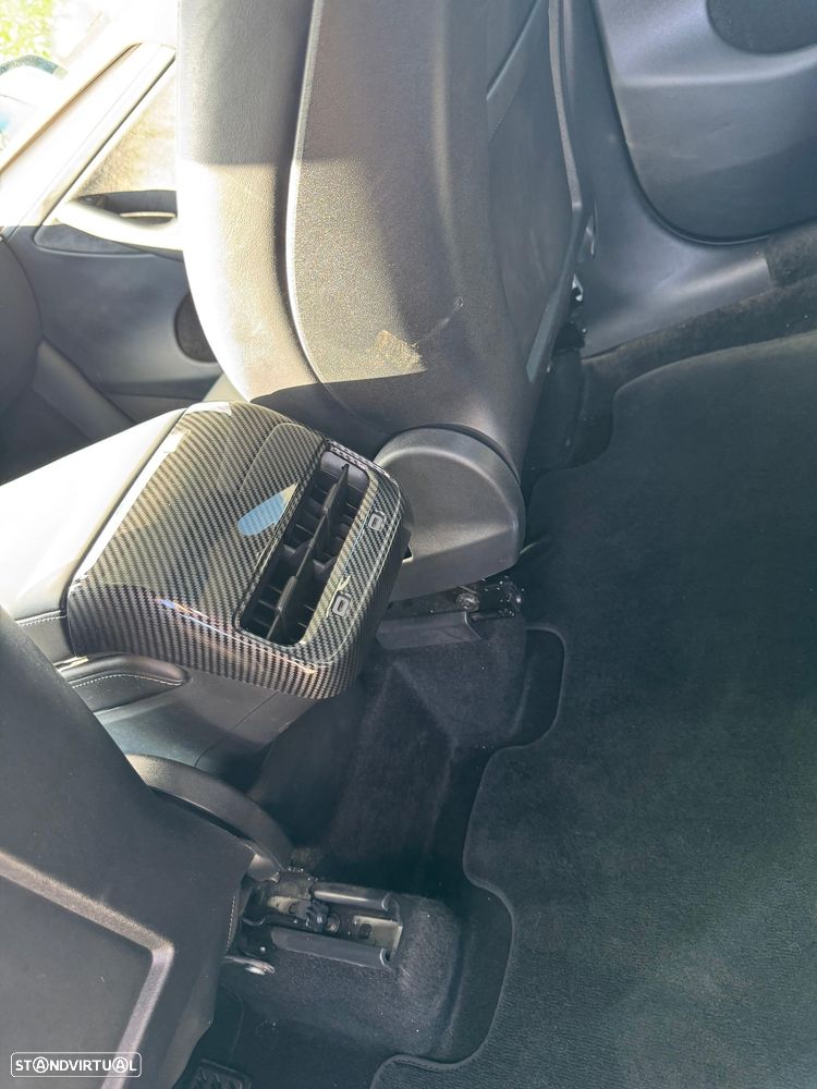 Tesla Model Y Performance Dual Motor AWD - 17