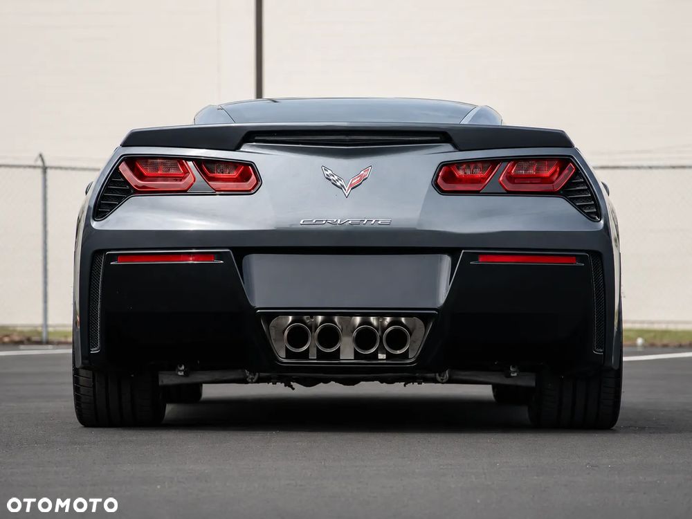 Chevrolet Corvette - 4