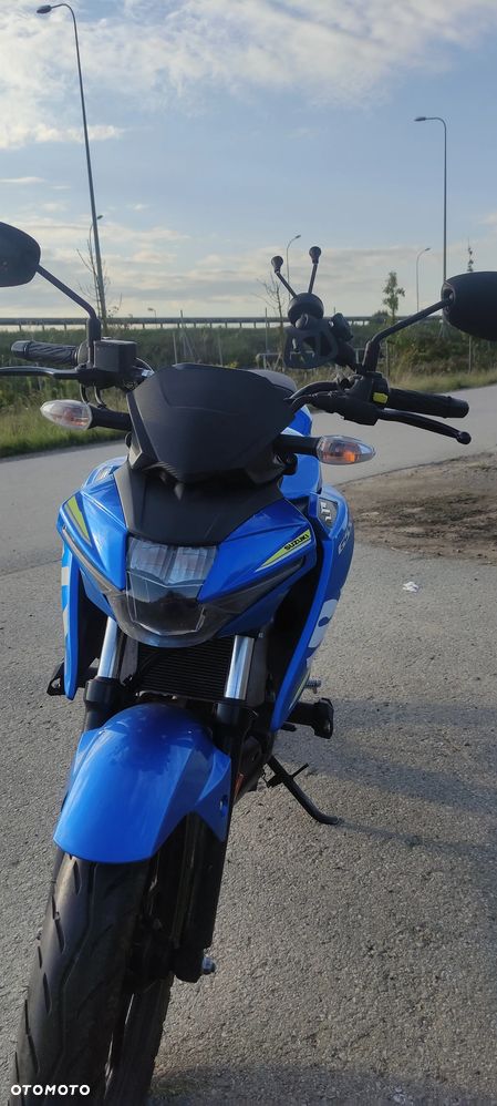 Suzuki GSX - 23