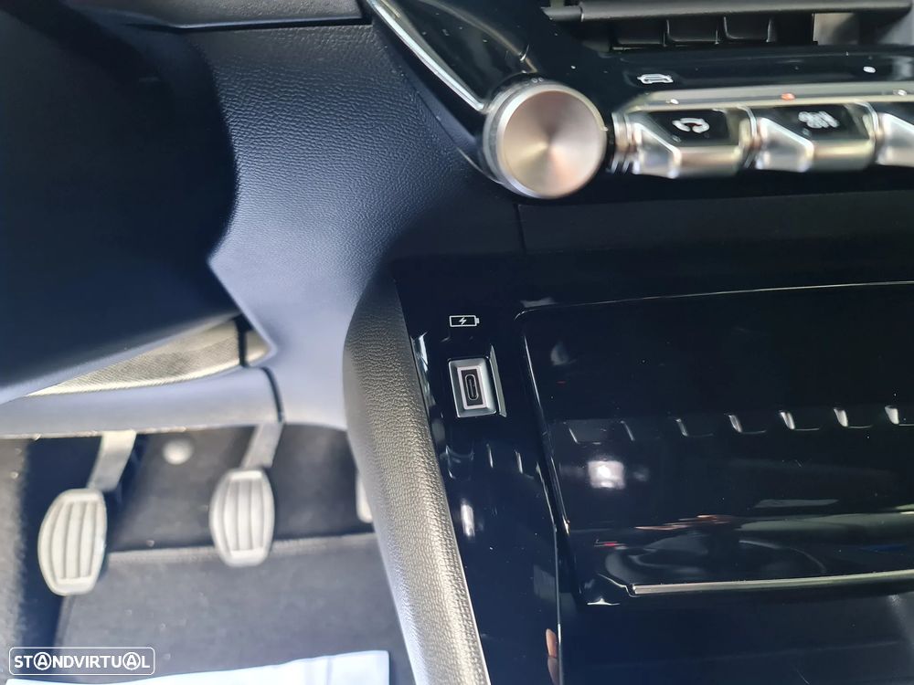 Peugeot 2008 1.2 PureTech Allure Pack - 40