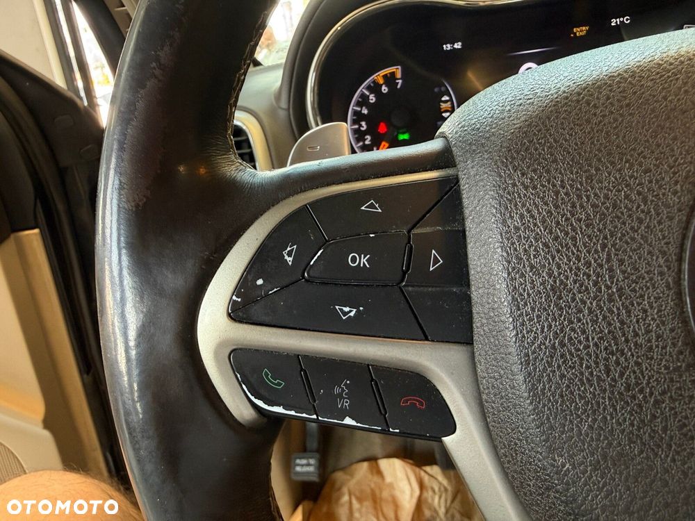 Jeep Grand Cherokee - 35