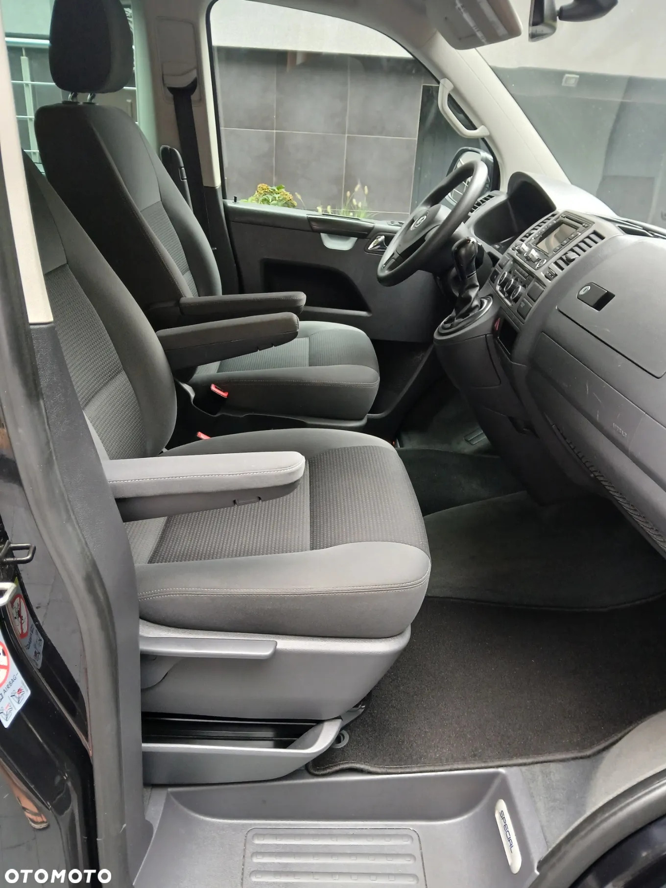 Volkswagen Multivan - 11
