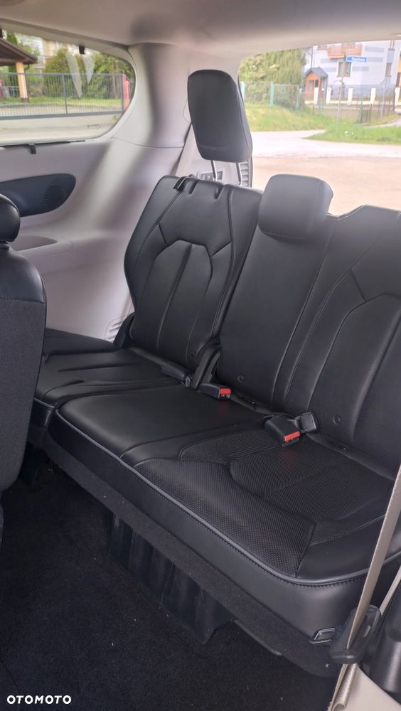 Chrysler Pacifica - 13