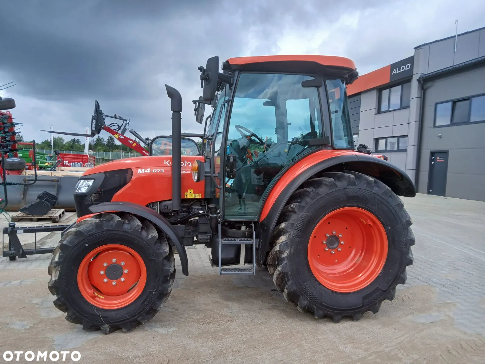 Kubota M4-073 18 x 18 - 7