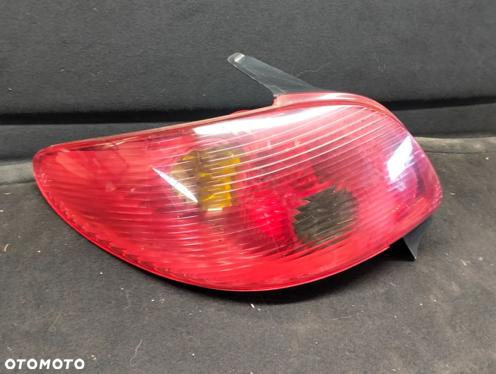 PEUGEOT 206 LIFT LAMPA TYŁ LEWA ORGINAŁ - 1