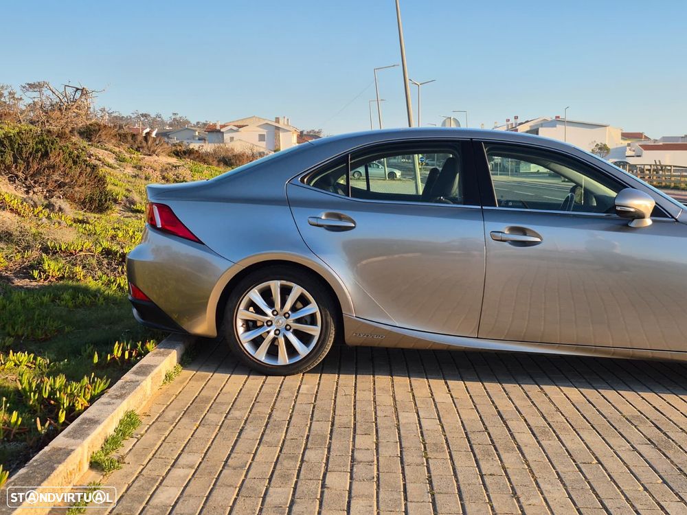 Lexus IS 300H Executive - 12