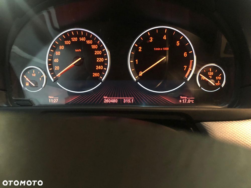 BMW Seria 5 528i xDrive - 9