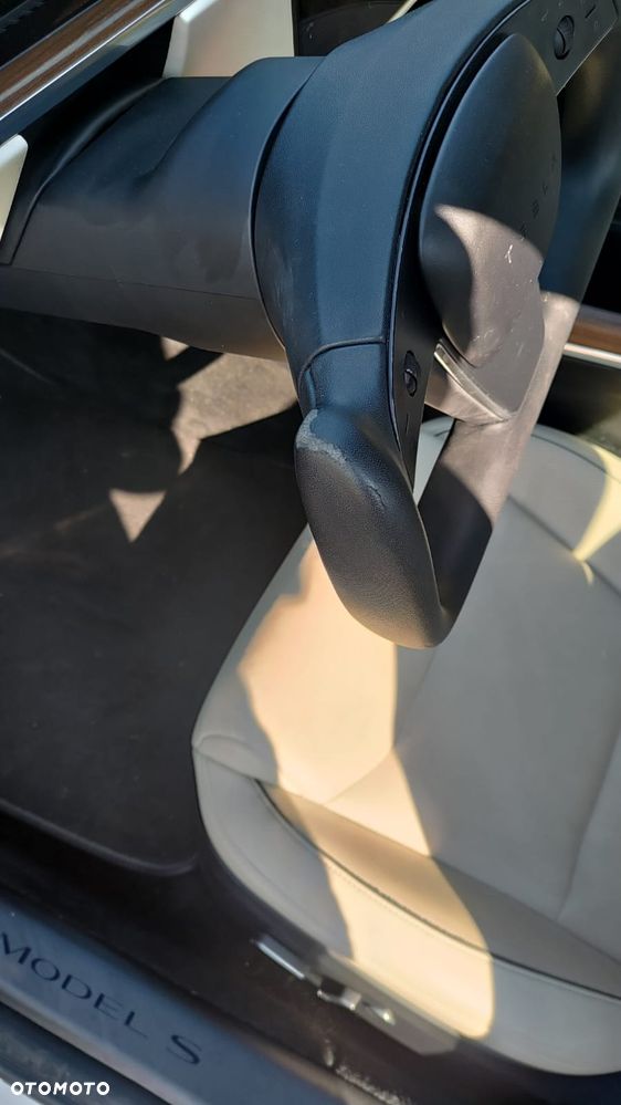 Tesla Model S - 7
