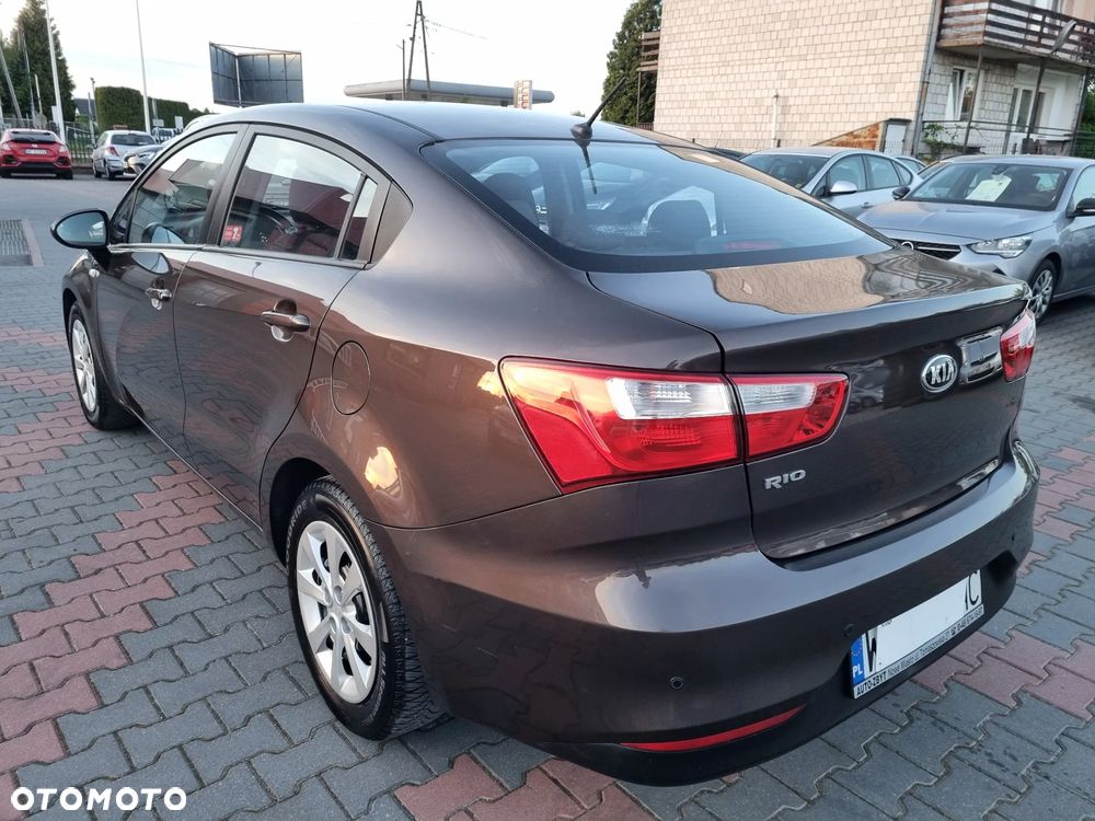 Kia Rio 1.2 L - 4