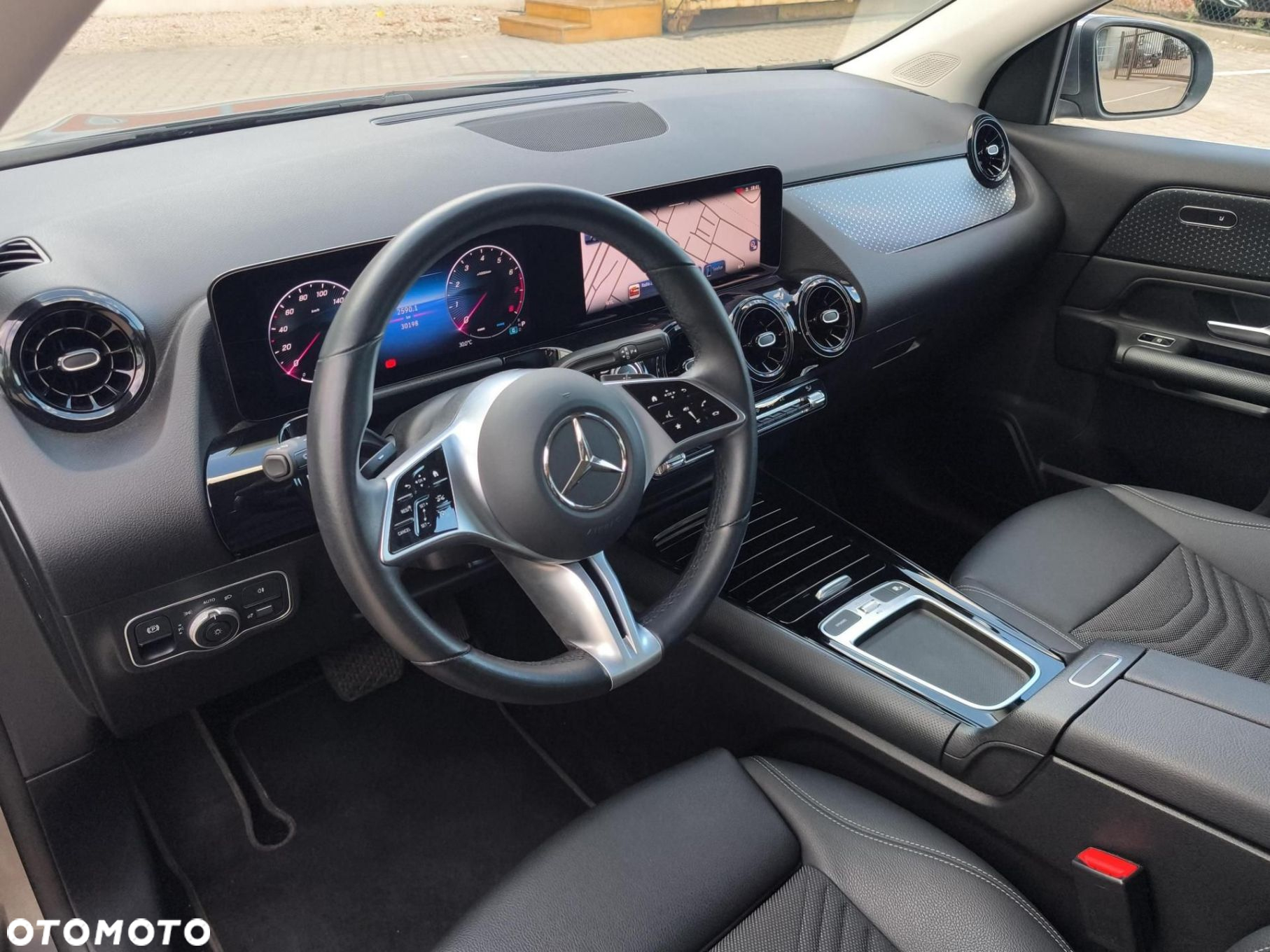 Mercedes-Benz GLA - 9