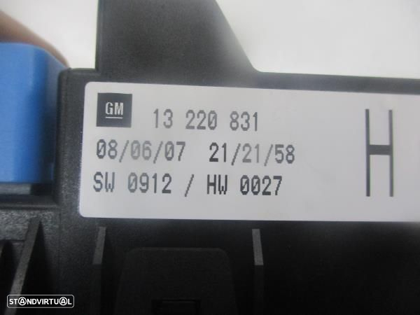 Caixa Fusiveis Opel Astra H (A04) - 7