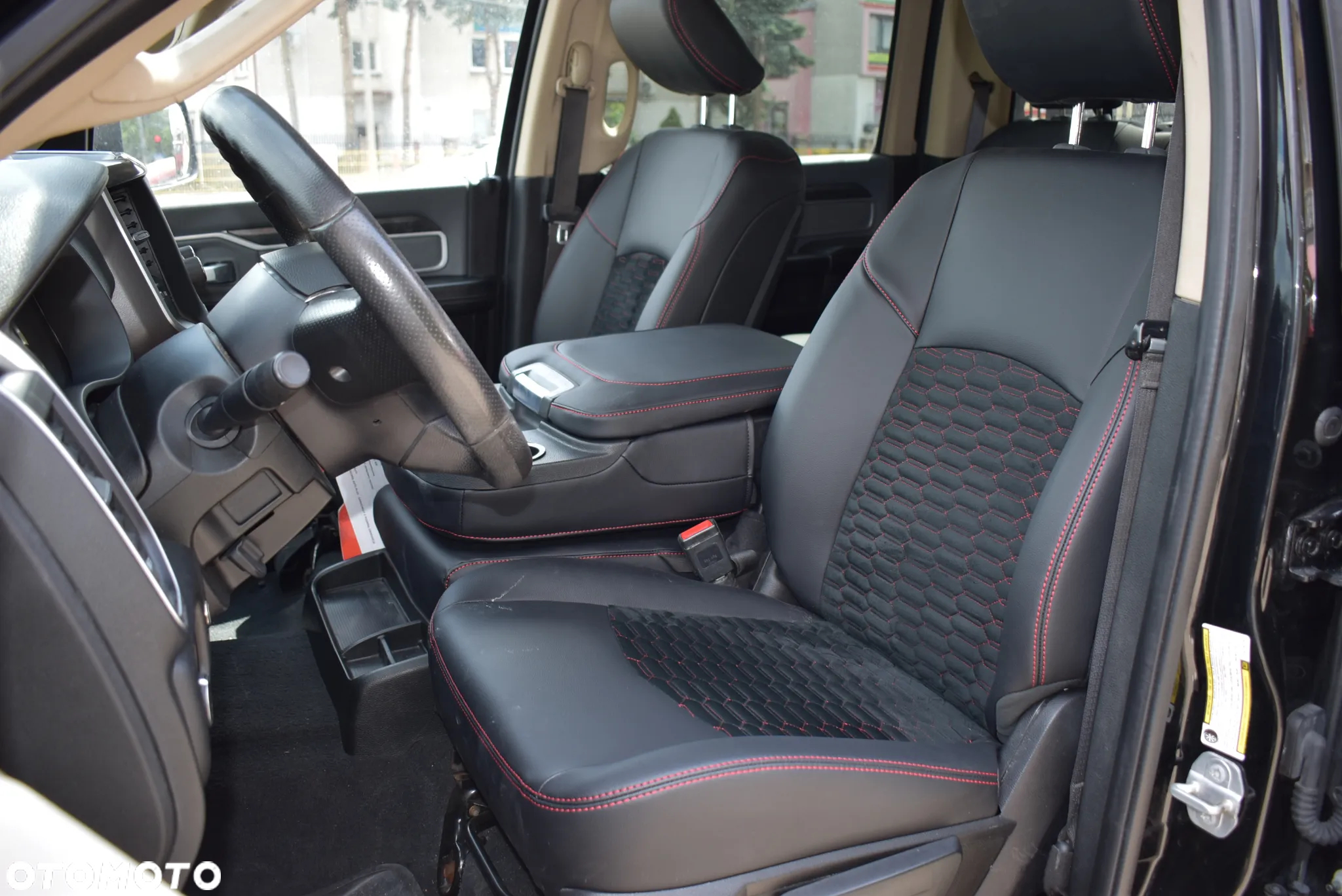 RAM 1500 Crew Cab Sport - 14
