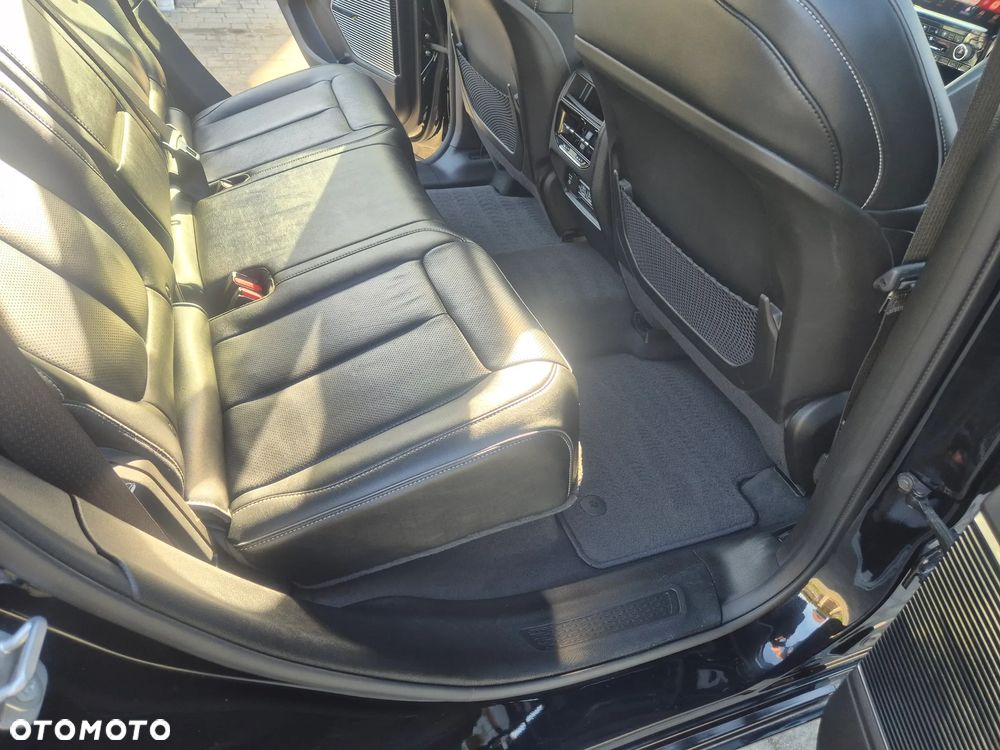 Jeep Grand Cherokee - 21