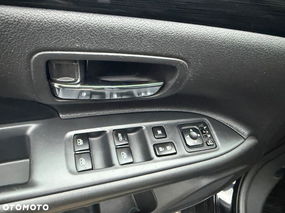 Mitsubishi Outlander - 18