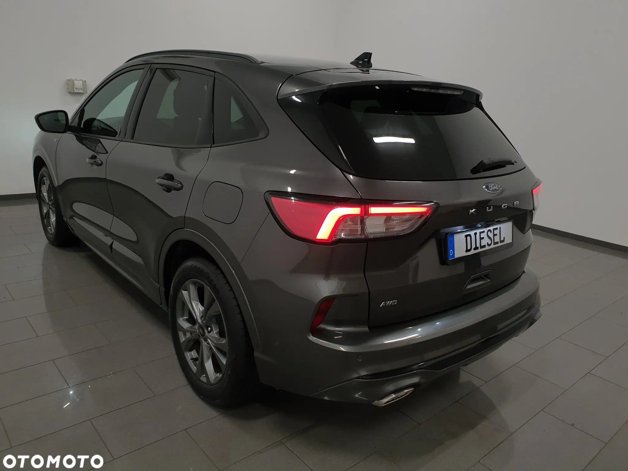 Ford Kuga 2.0 EcoBlue 4x4 ST-LINE - 4