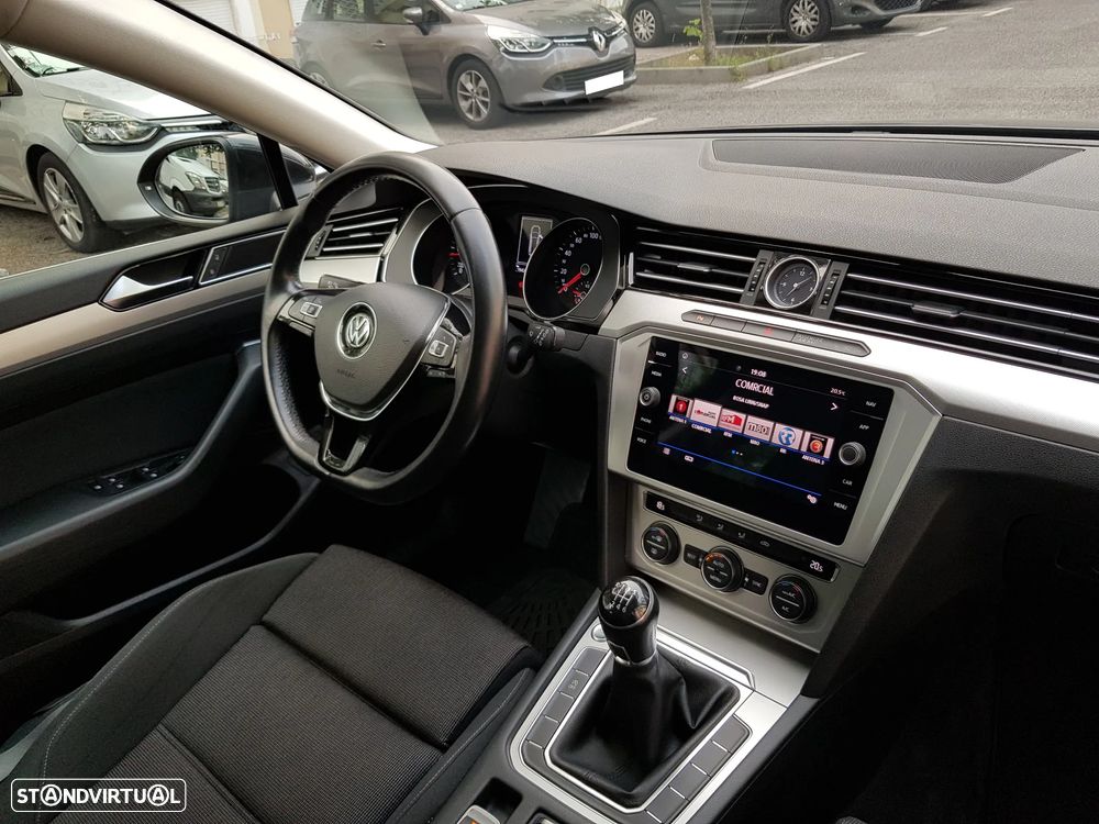 VW Passat Variant 1.6 TDI Confortline - 21