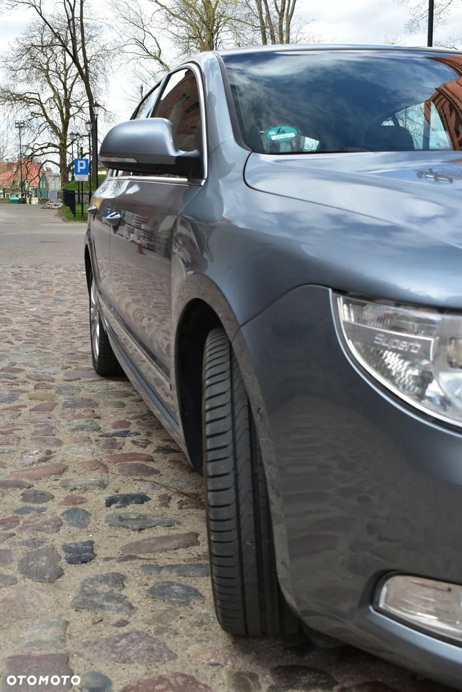 Skoda Superb 3.6 V6 4x4 DSG Elegance - 32