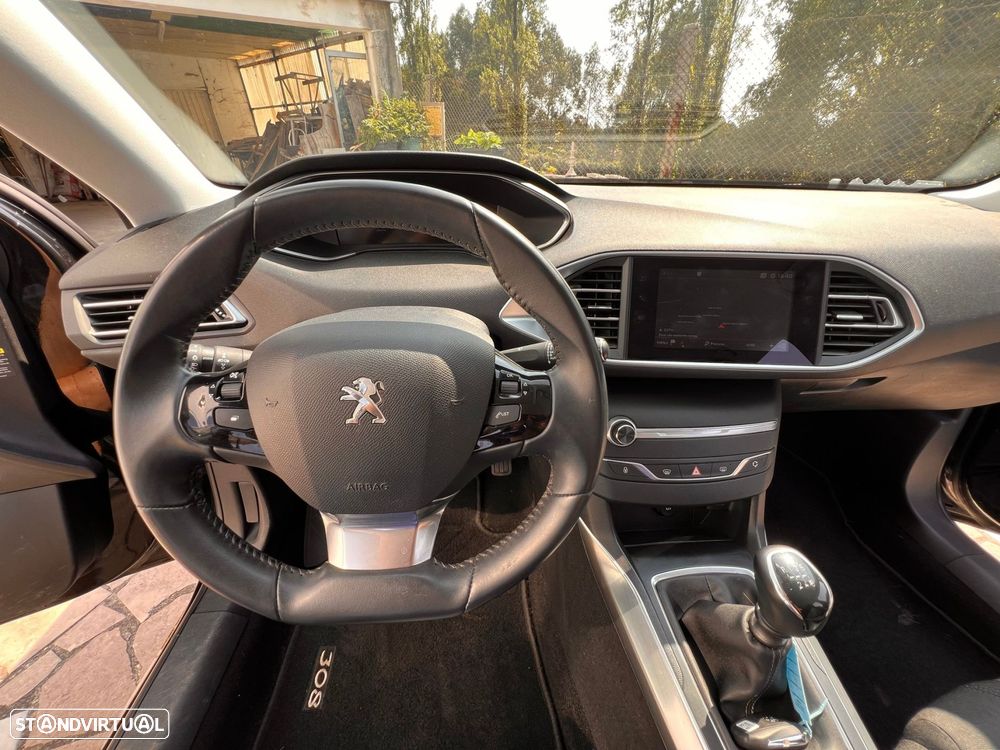 Peugeot 308 1.2 PureTech Allure - 33