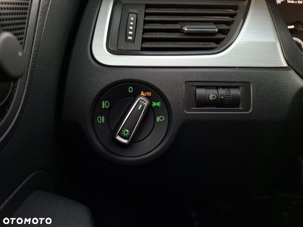 Skoda RAPID 1.0 TSI Ambition - 19