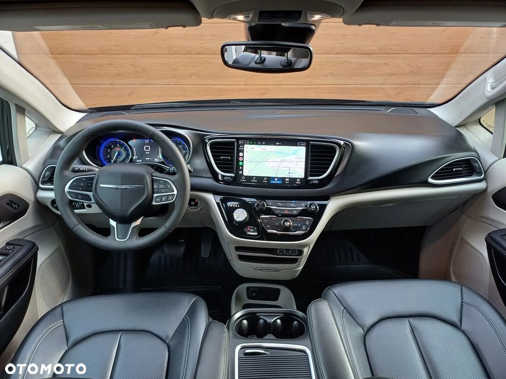 Chrysler Pacifica - 11