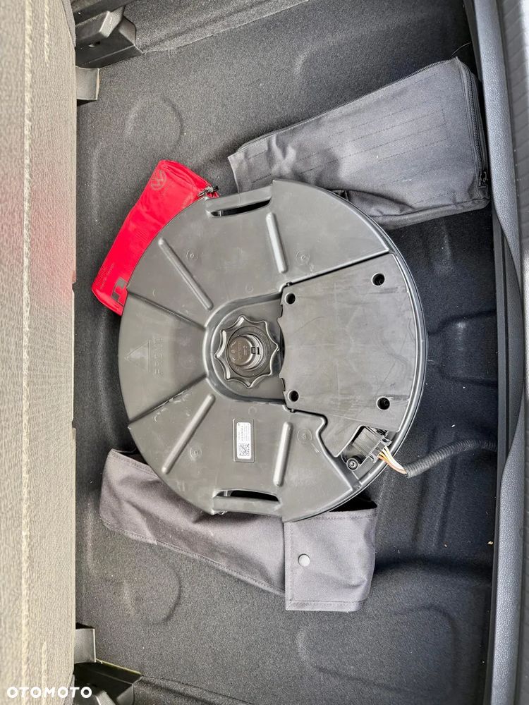 Volkswagen Golf - 33