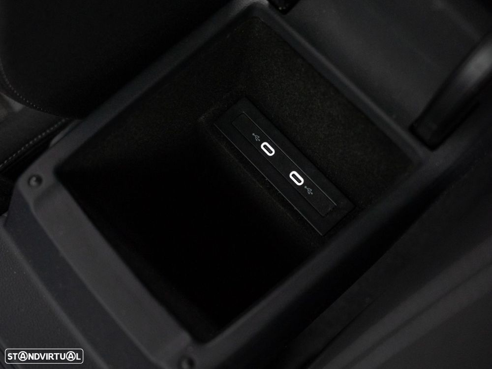 VW Passat Variant 2.0 TDI Business DSG - 45