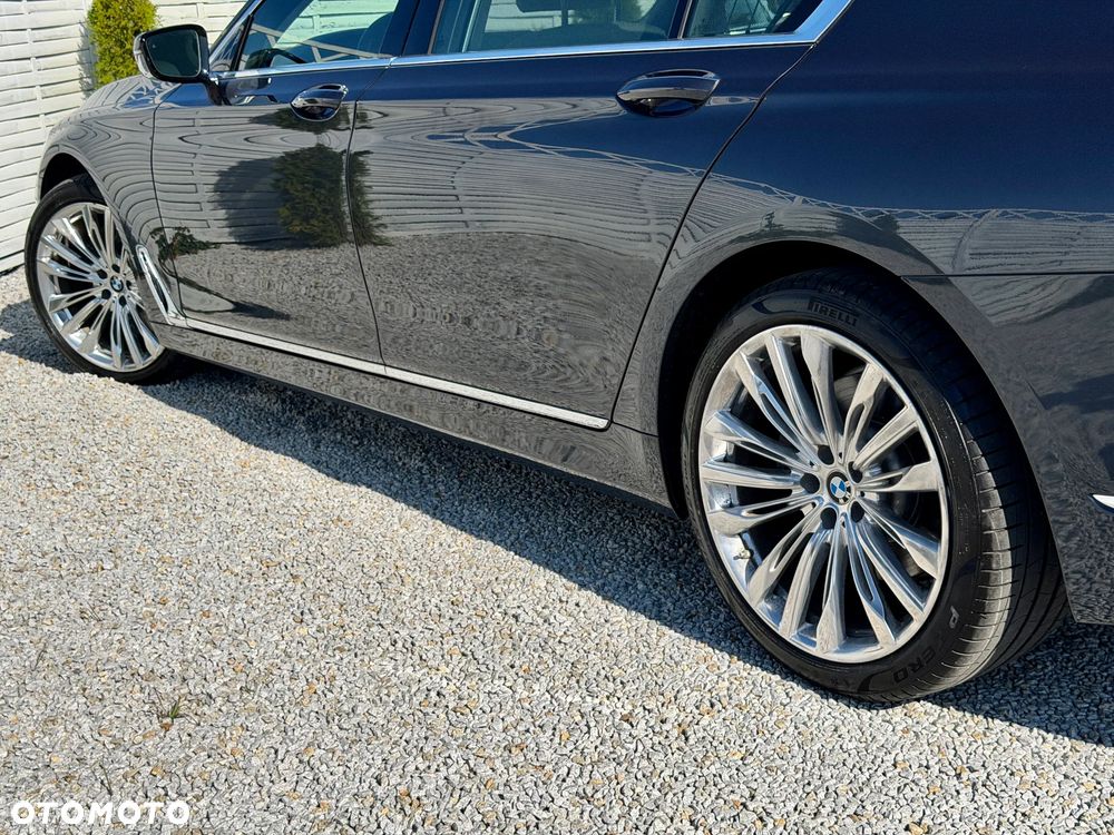 BMW Seria 7 750i xDrive Edition Exclusive - 27