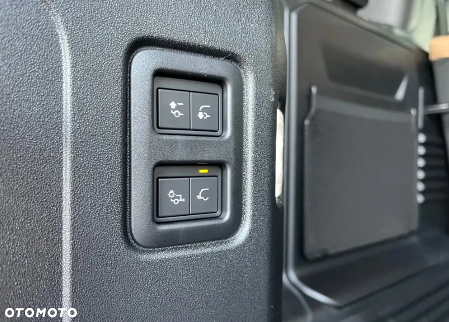 Land Rover Defender - 16