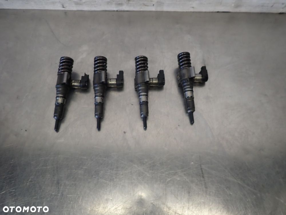 WTRYSK VOLKSWAGEN PASSAT B6 03G130073S - 2