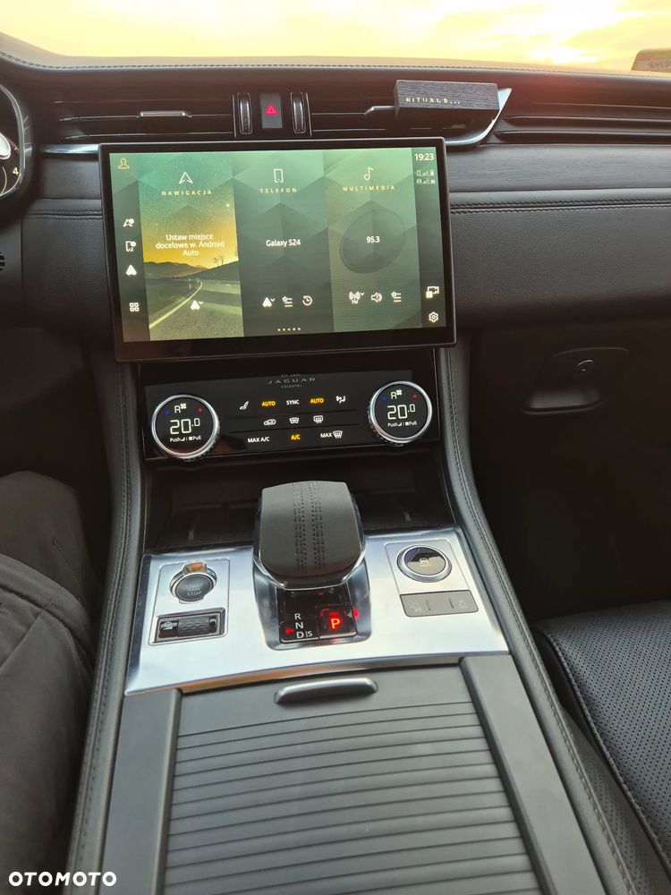 Jaguar F-Pace 2.0 D200 mHEV AWD SE - 12