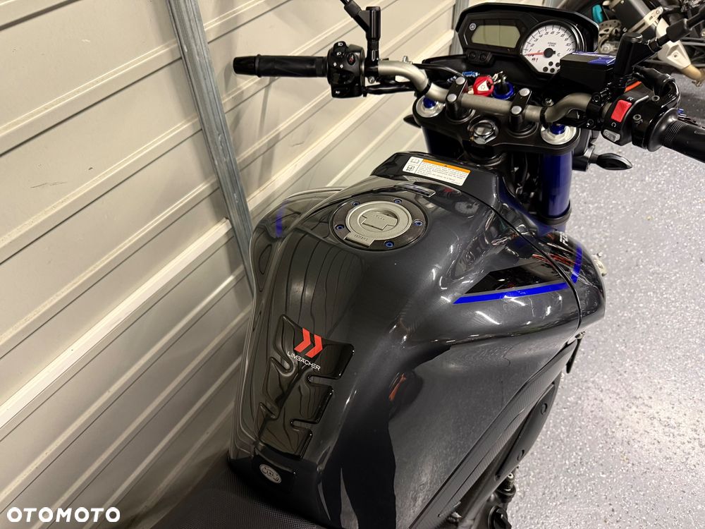 Yamaha FZ8 - 10