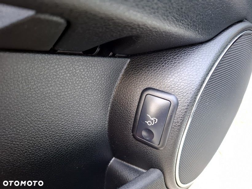 Mercedes-Benz Klasa C 180 CGI Automatik BlueEFFICIENCY Elegance - 33