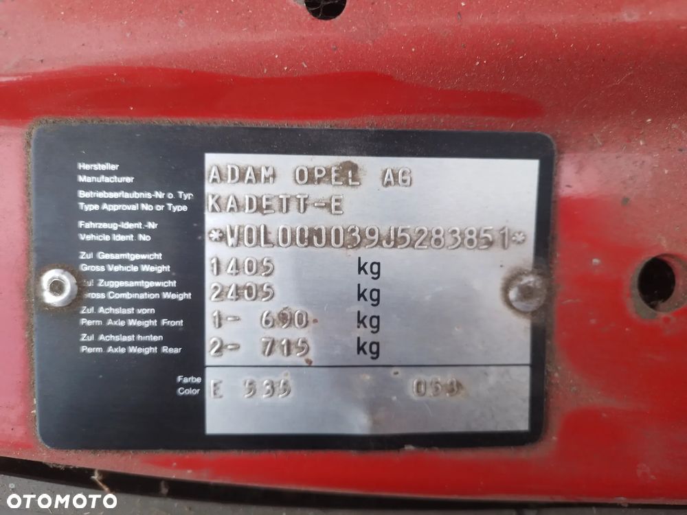 OPEL KADETT E SEDAN  84-89    MASKA POKRYWA SILNIKA     E 535 - 27