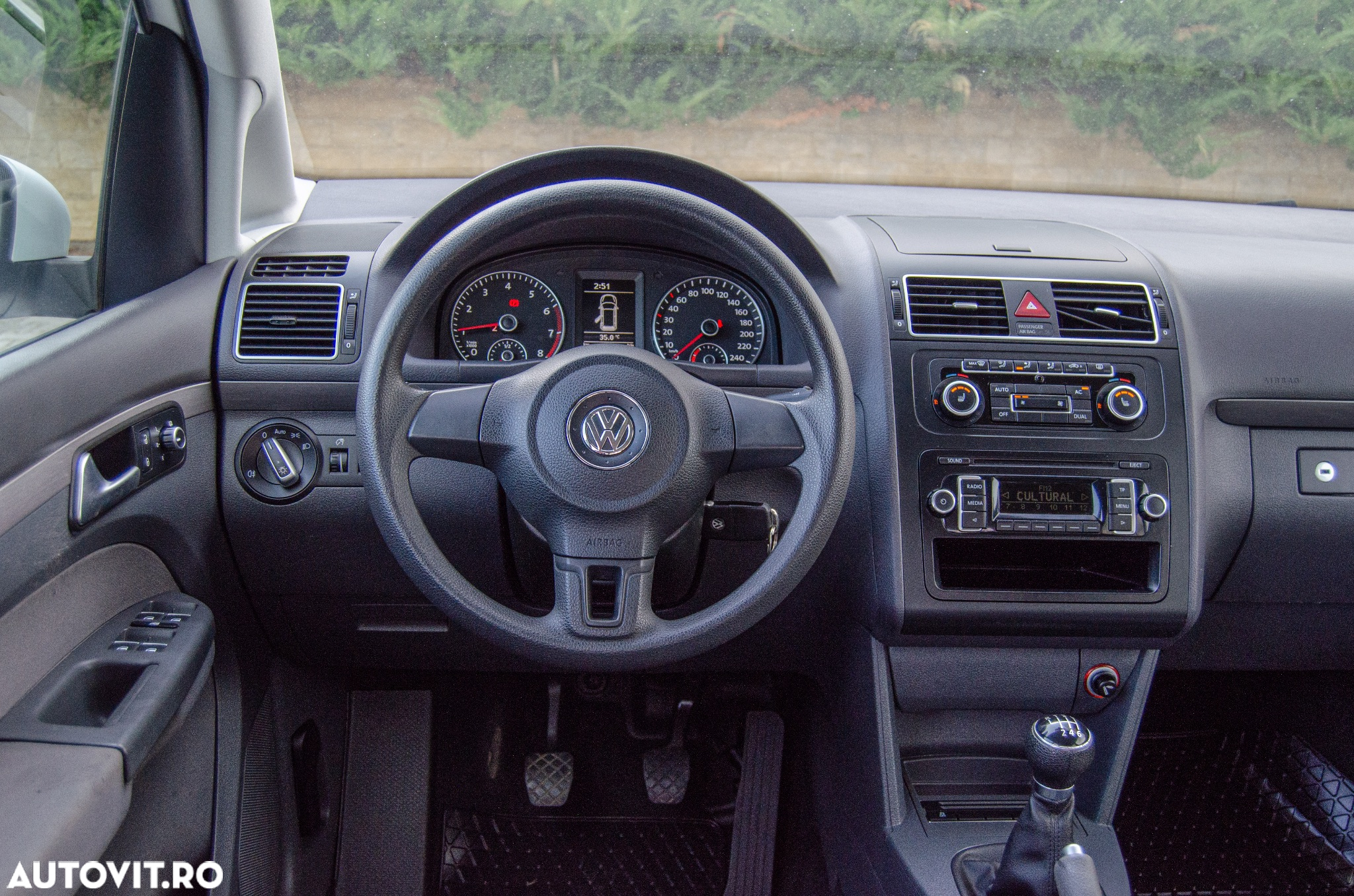 Volkswagen Touran - 9