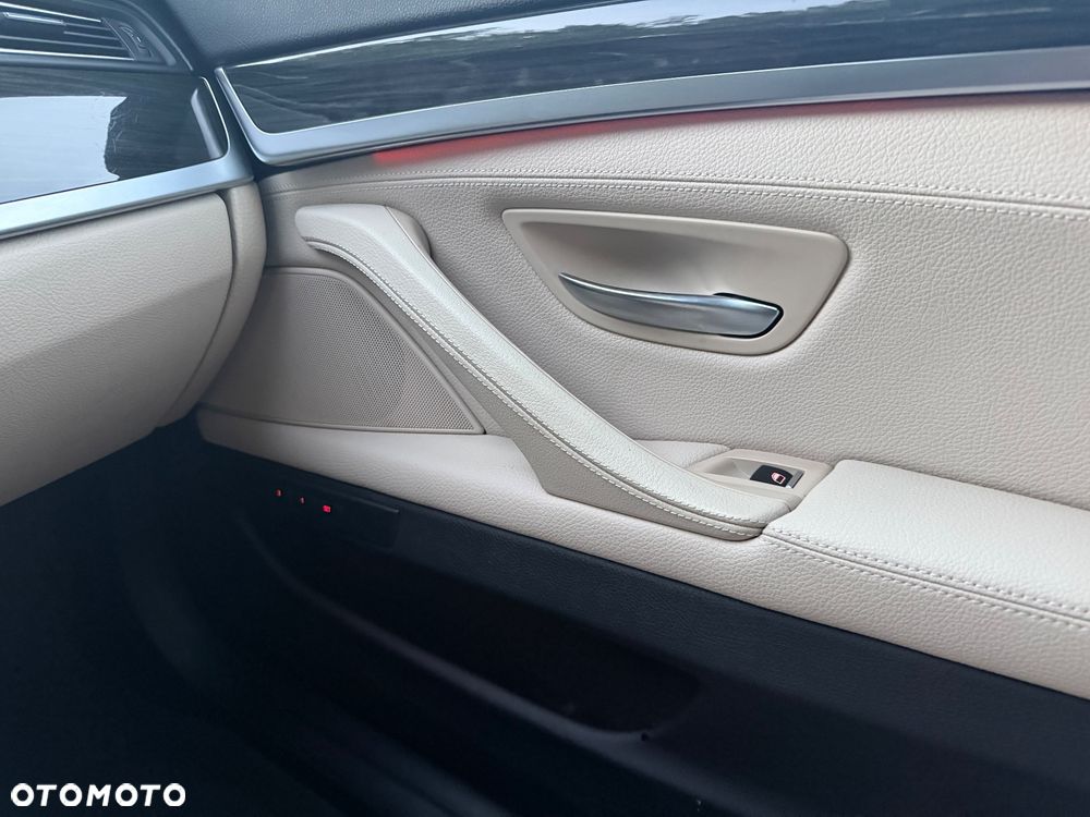 BMW Seria 5 520d M Sport - 27