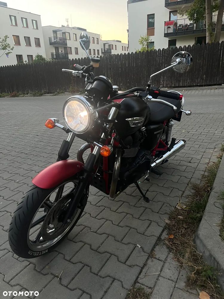 Triumph Bonneville - 2